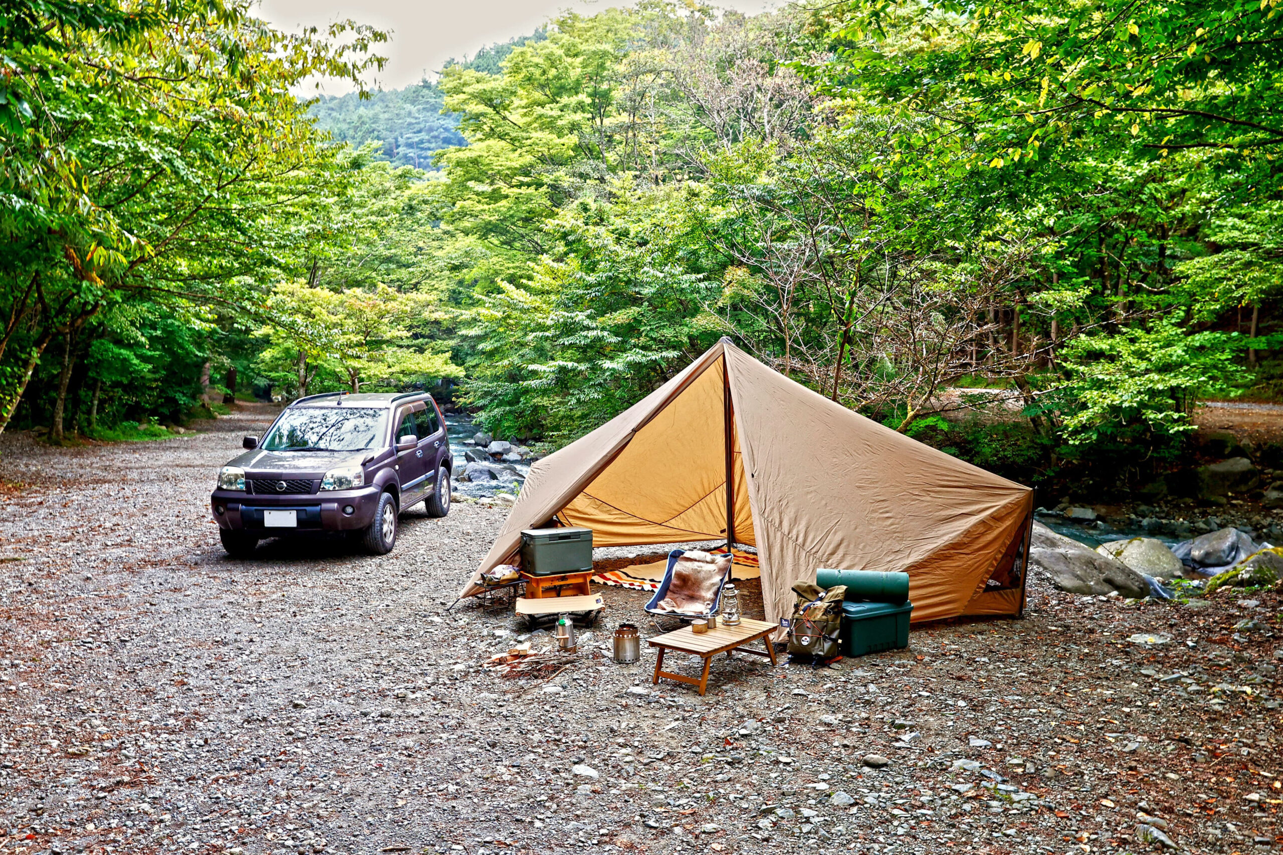 愛犬と過ごすキャンプ。使う道具とクルマ。
