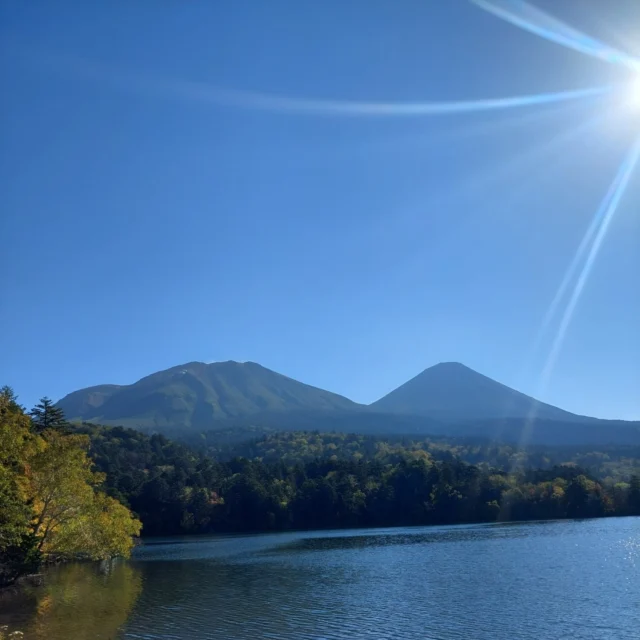 気がつけばもう10月

今年度もオープンして早4ヶ月の月日が流れました

目まぐるしく変わる季節

自然が季節の訪れを教えてくれます

秋の紅葉も見頃を迎えようとしています

美しいオンネトー 静かなオンネトー

最高の場所です

あと1ヶ月

コーヒーでも飲んでゆっくりしていってくださいね